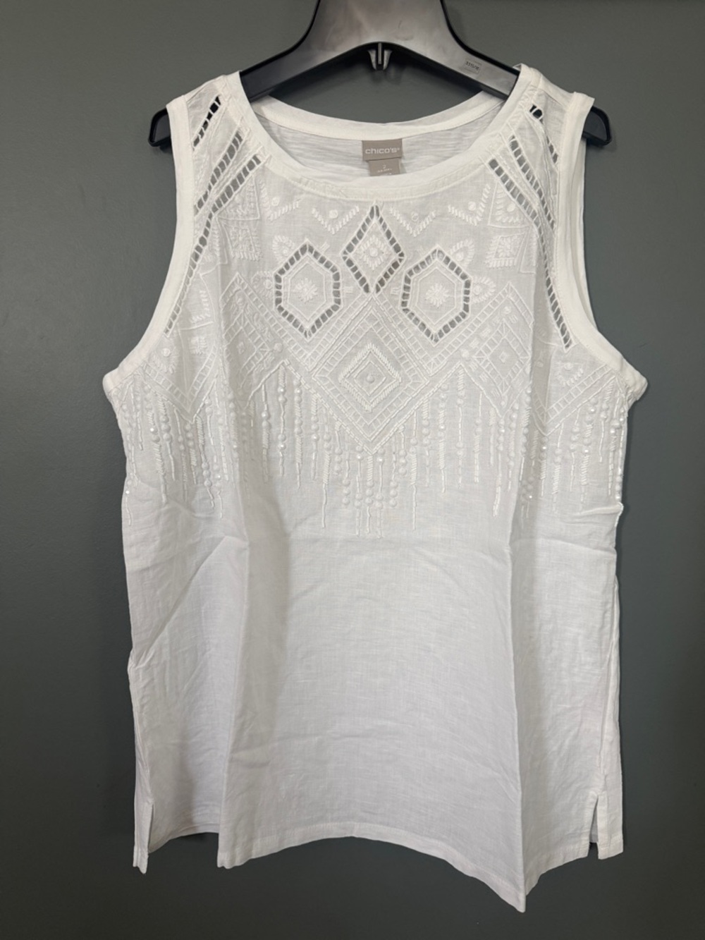 Chico's White Linen/Cotton Blend Embroidered Sleeveless Tank